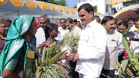 Akola Agriculture News Farmers Demand Relief as Kharif Crops Suffer Amid Drought Like Conditions and Rain Deficit