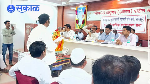 Solapur DCC Bank Loan : ओंकार साखर कारखाना ग्रुपला दिलेल्या कर्जाची चौकशी करावी  अॅड. दिपक पवार यांची जिल्हा मध्यवर्ती सहकारी बॅंकेच्या सर्वसाधारण सभेत मागणी