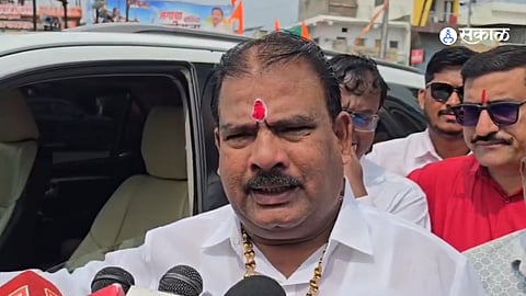 Sanjay Gaikwad Criticises Flower-Walking Video