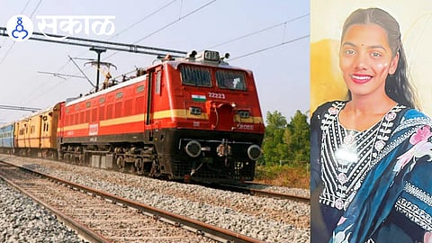 Hatkanangale train accident