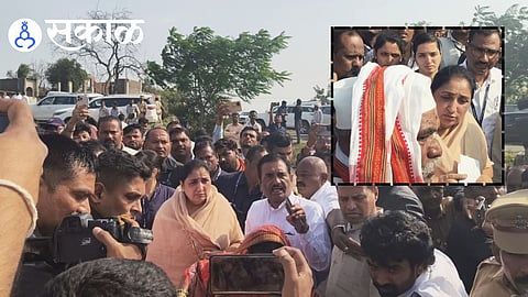 Sunetra Pawar Inspects Drought-Hit Fields in Nanded’s Sonkhed