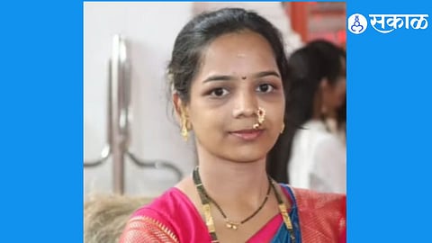 Satara Woman Jyoti Shelar Inspiring Education Journey DEd BA MA and Her Determination to Fulfill Fathers Dream