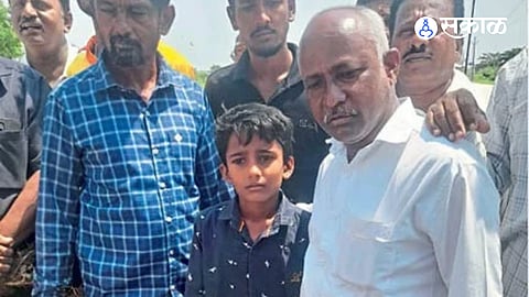 Heartbreaking Reality of Drought in Tuljapur Shared with Aaditya Thackeray