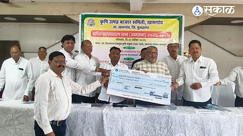 Khamgaon APMC Extends Financial Aid of Rs 11 Lakhs for Drought-Affected Farmers