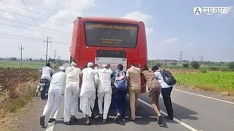 Maharashtra ST Bus News 25000 Bus Breakdowns In Four Months Raise Concerns Over 5000 Old And Poor Condition Buses