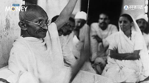 Mahatma Gandhi Simple Clothing