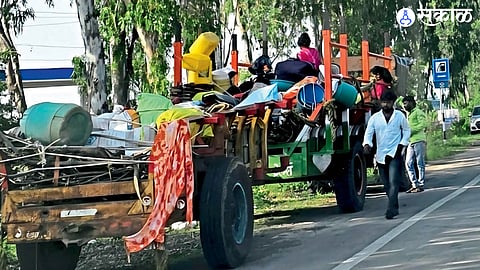 Drought-hit farmer and farm labourer families from Kalamb head towards Western Maharashtra for seasonal sugarcane harvesting work.