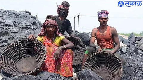 Coal India has announced a ₹1.10 lakh Performance Linked Reward for eligible non-executive employees ahead of Diwali 2026.