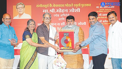 Veteran actor Mohan Joshi receives the Keshavrao Bhosale Award from Uday Samant in Kolhapur.