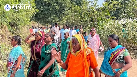 Rising Illegal Liquor Sales Varkhed Villagers and Women Hold Gandhian March