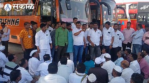 Pandharpur Mangalwedha Farmers Stopped at Delhi Border