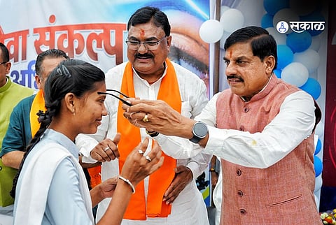 cm mohan yadav free spectacles were distributed to girl students 