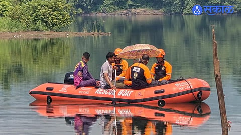 Pali DhokShet Dam News 44 Year Old Man Goes Missing in Deep Water Rescue Teams Face Challenges During Search Operation