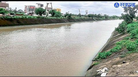 Rescue teams search a canal in Korambhi village, Bhandara district, after a couple reportedly fell into deep water amid a strong current.