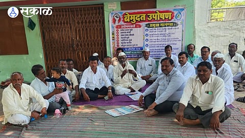 Residents of Khandali have launched an indefinite hunger strike in front of the temple of Sonamata the village deity.