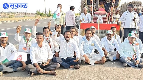 Give Rupees 5000 Price per Tonne for Sugarcane Swabhimani Shetkari Sanghatana Agitation