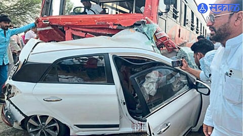 Five people died after a car collided with an MSRTC bus near Shindewadi junction on the Khamgaon-Pandharpur Highway in Beed district.