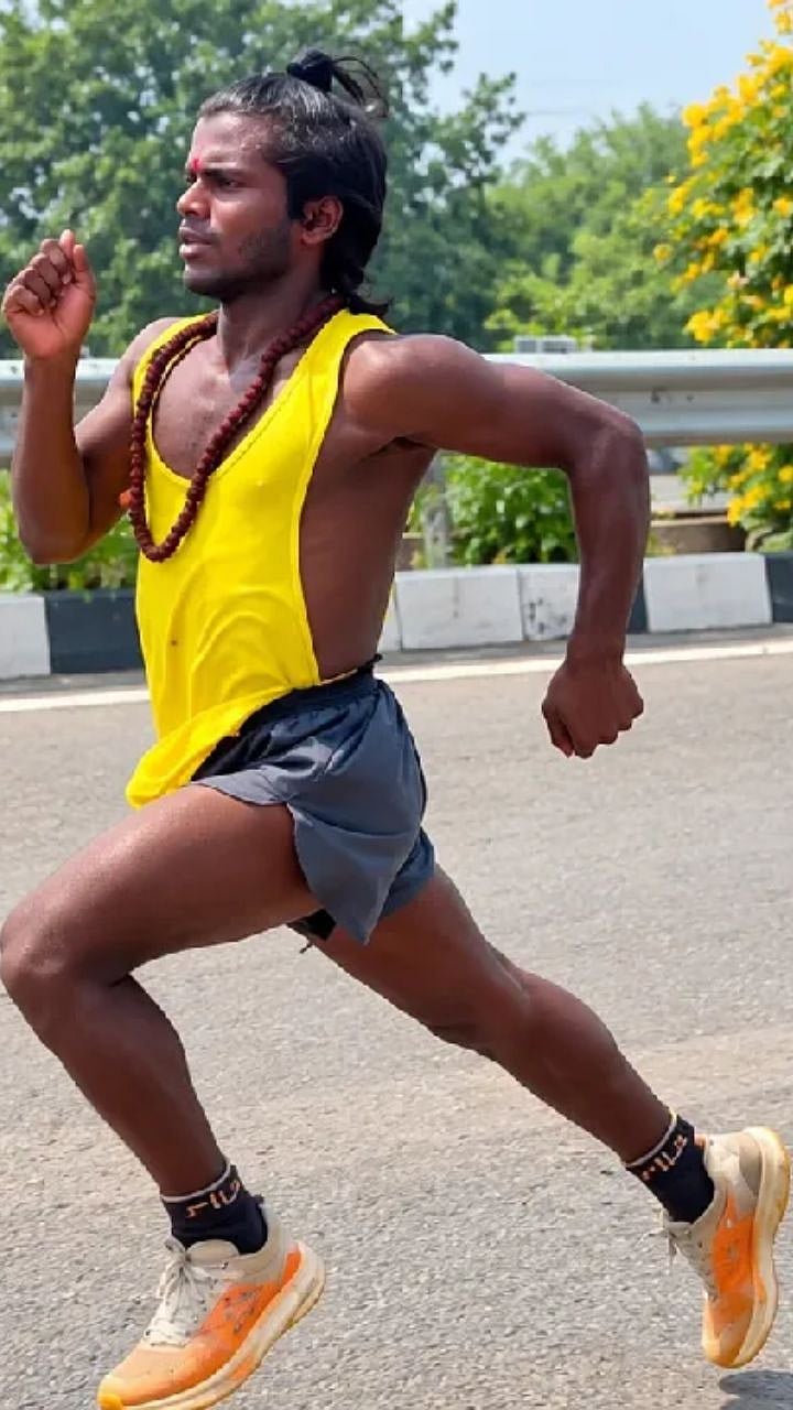 बिहारी बेटा कोण? महादेवाने आईला बरं केलं, आता Running करत करतोय १२ ज्योतिर्लिंगांची यात्रा