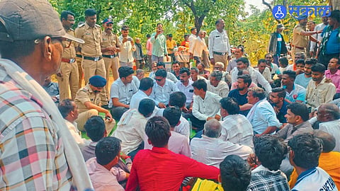 Farmers demand continued irrigation water from Ghodazari Medium Project to protect their maturing rice crops.