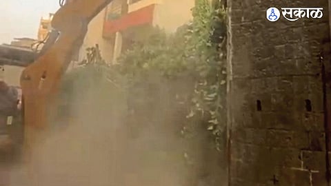 Tilak Chowk Solapur Building Collapse Highlights Civic Safety Concerns After Three to Four Notices Over Dangerous Structure