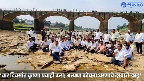 Raju Shetti Leads an All-Party Protest in the Dry Krishna Riverbed at Bhilawadi, Warning of Further Action Over Agricultural Water Supply.