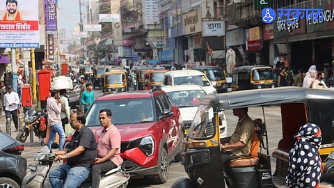 Laxmi Road Pune Traffic Jam Diwali Shopping Rush and Haphazard Parking Leave Shoppers and Daily Commuters Struggling