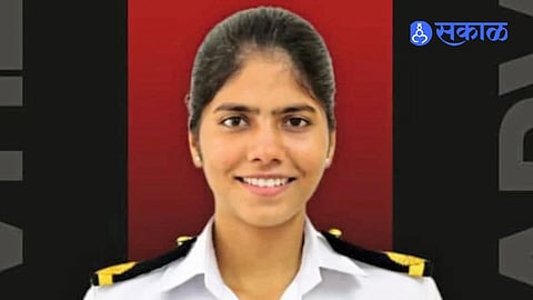 Satara District Pride Lieutenant Aditi Dhigare Leads Naval Honour Guard for Vice President CP Radhakrishnan at Karwar Naval Base