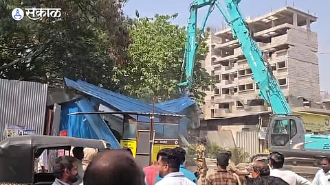 municipal corporation carried out an operation against an unauthorized tin-roofed shed in the Sade-Satara Nali area, located along DP Road in Hadapsar.