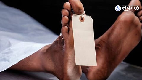 Maharashtra News 25 Year Old Man Found Dead in Boisar Parents Raise Suspicion Forensic Team Examines the Scene
