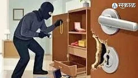 Alandi Mhatobachi Theft News Thieves Break Lock of Closed House and Steal Cash and Jewellery Worth 2 Point 86 Lakh in Pune