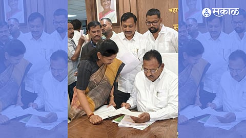 MLA Anuradha Chavan and Minister Babasaheb Patil
