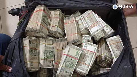 Cash Worth Rupees 30 Lakh Stolen at Market Yard After Spraying Eyes of Victim