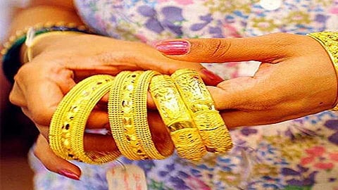 0In__20Servant_20couple_20theft_20of_20gold_20bangles_20worth_20Rs_203_20lakh_20from_20the_20businessman_20bungalow_0.jpg