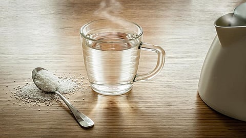 advantages and disadvantages of drinking warm water daily 