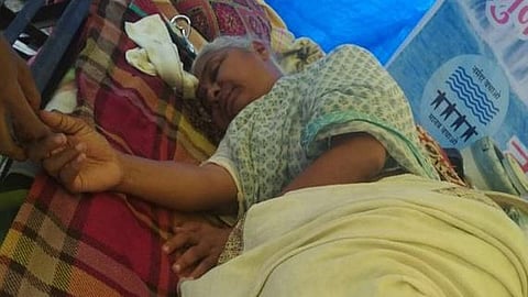 मेधा पाटकर यांची प्रकृती बिघडली; नर्मदा खोऱ्यात सुरू आहे बेमुदत उपोषण 