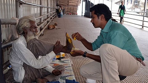 प्रेरणादायी मनोजची सामाजिक "जाणीव' 