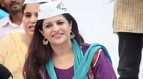 दक्षिण कोरियात पाक समर्थकांना एकट्याच भिडल्या शाझिया इल्मी