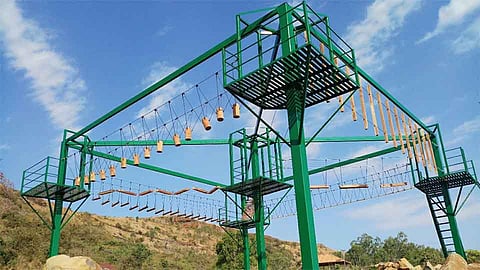 मसाईपठाराच्या पायथ्याशी व्हर्टीकल ॲडव्हेंचर पार्क  