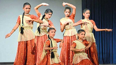 ऐकू येत नसूनही चुकत नाही त्यांचा ठेका 