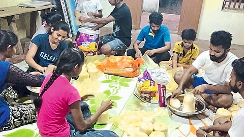 Help To Sindhudurg Citizens Who Trap In Goa 