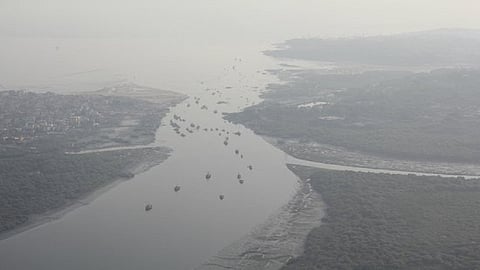 UnlockEffect: प्रदूषणामुळे खाडीचा श्वास कोंडला; पाणी प्रदुषित झाल्याने जलचर व पर्यावरणाला धोका