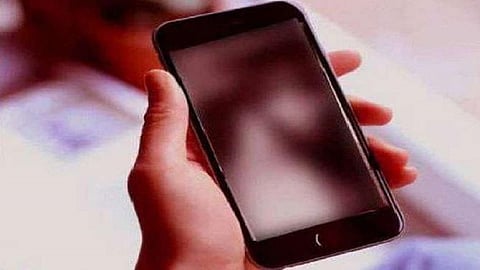 मित्रांनो व्हिडिओकॉल जरा जपून करा! अश्लील व्हिडिओ कॉलची रेकॉर्डिंग करून भामट्यांची सायबर खंडणी