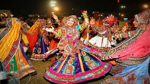 शांततेत आणि नियमांच्या चौकटीत यंदाचा नवरात्रोत्सव; मंडळांचा भर सामाजिक उपक्रमांवर, गरबा रसिकांमध्ये नाराजी 