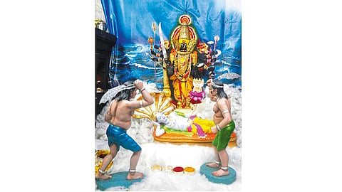 अंबाबाईची दशभूजा महाकाली रुपातील पुजा 