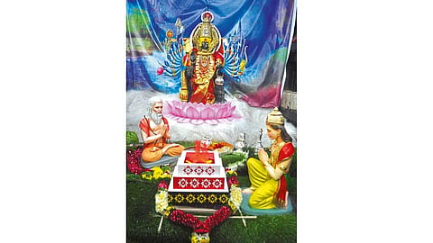 कोल्हापूरच्या अंबाबाईची अष्टादशभुजा महालक्ष्मी रूपात सालंकृत पूजा 
