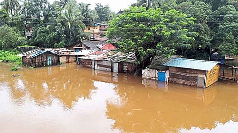 #KonkanRains शास्त्रीनदीला पुर; संगमेश्वर बाजारपेठेत पाणी  