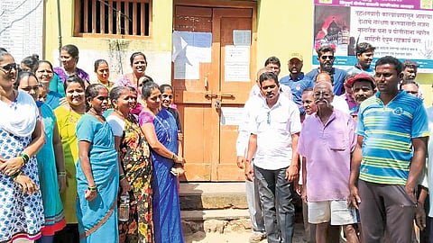 Villagers Lock Tarkarli Gram Panchayat Sindhudurg Marathi News  