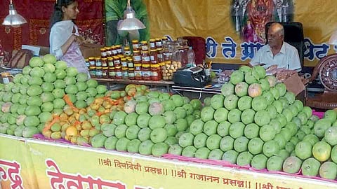 कोकणचा राजा ‘हापूस’ स्थानिक बाजारात