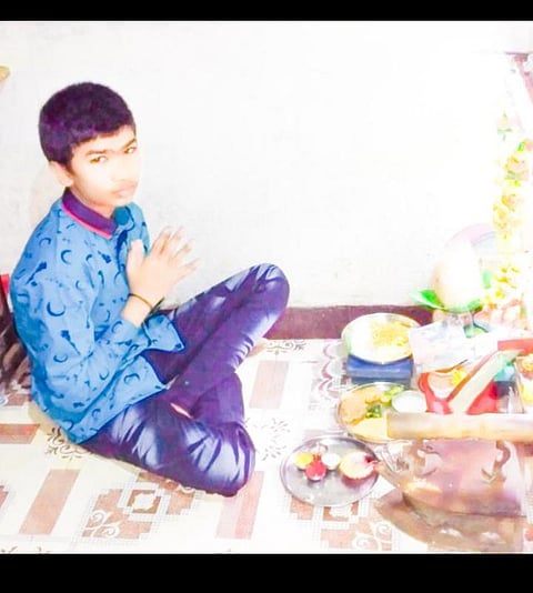 भयंकरच !  मोबाईलमध्ये डेथ क्लाॅक वेबसाइटवर मृत्यु कसा असतो पाहिला; आणि तेरा वर्षिय मुलाने घेतला गळफास