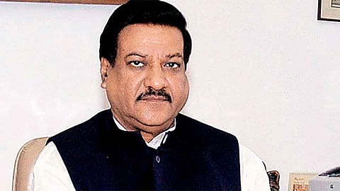जनतेला फसवणाऱ्या मुख्यमंत्र्यांनी माफी मागावी -  पृथ्वीराज चव्हाण